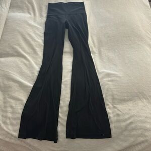 Black Aritzia flare leggings